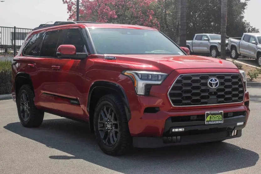 2023 Toyota Sequoia photo 1