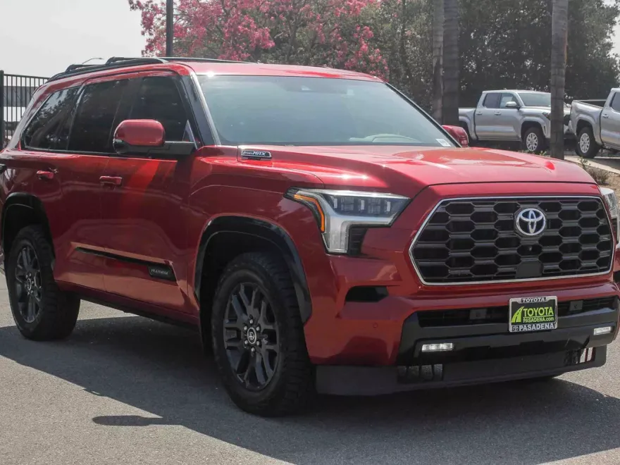 2023 Toyota Sequoia photo 1