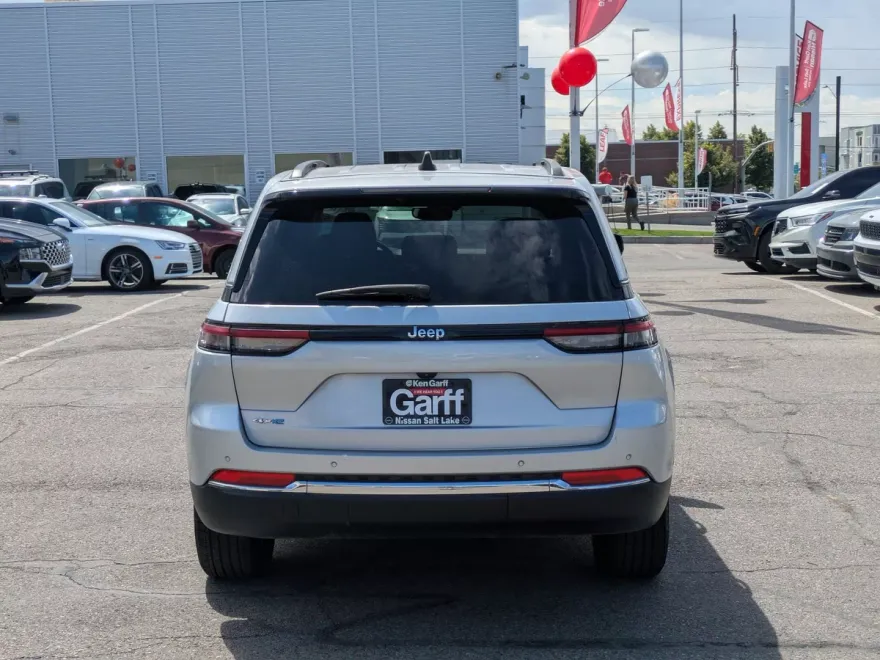 2023 Jeep Cherokee 4xe photo 1
