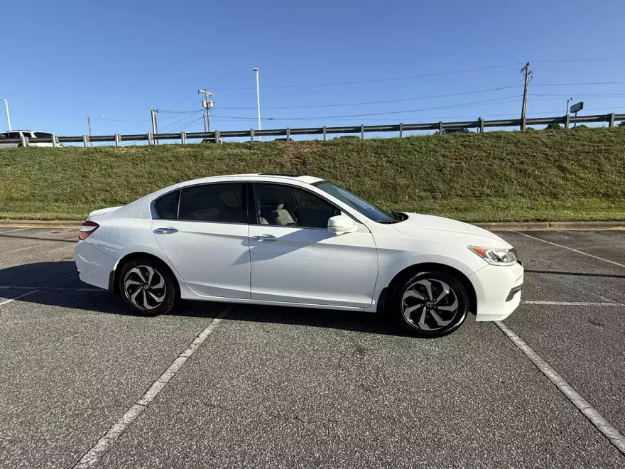 2016 Honda Accord EX-L photo 1