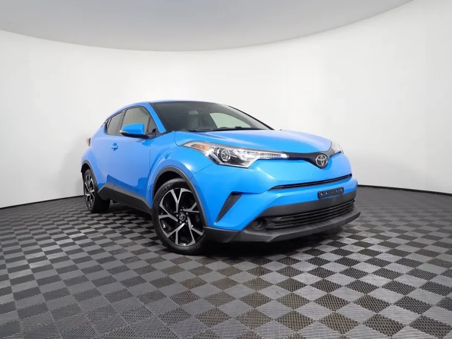 2019 Toyota C-HR XLE photo 1