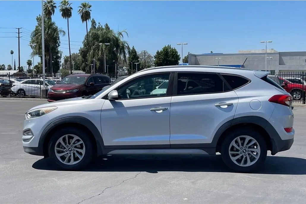 2017 Hyundai Tucson SE photo 1