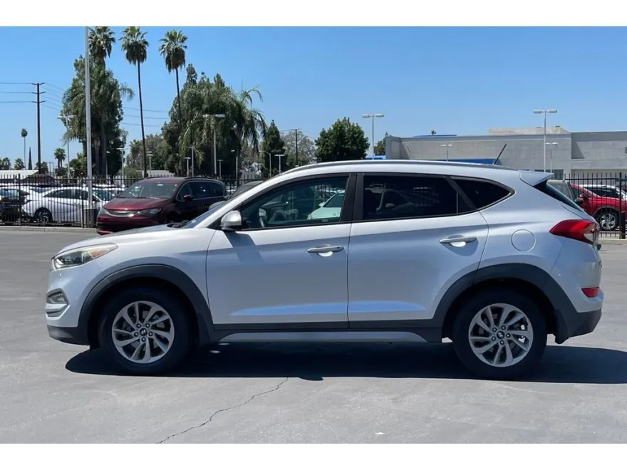 2017 Hyundai Tucson SE photo 1