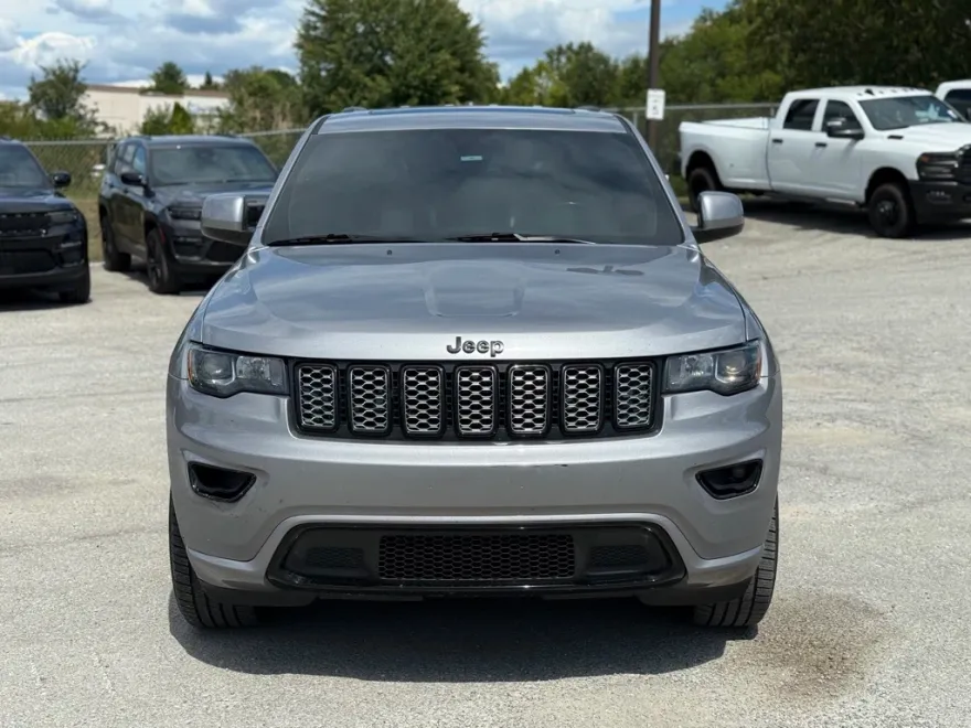 2019 Jeep Grand Cherokee Altitude photo 1