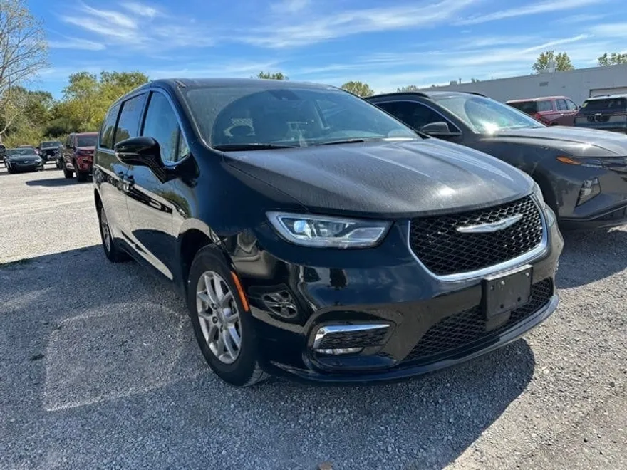 2024 Chrysler Pacifica Touring L photo 1