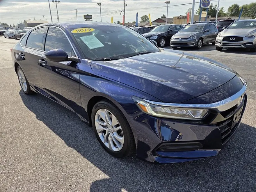 2019 Honda Accord LX photo 1