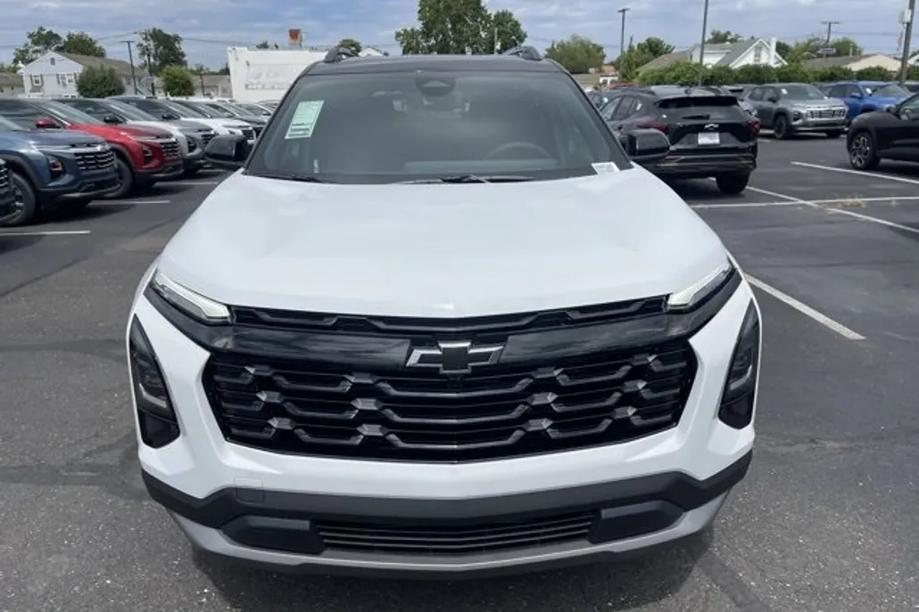 2026 Chevrolet Equinox LT photo 1