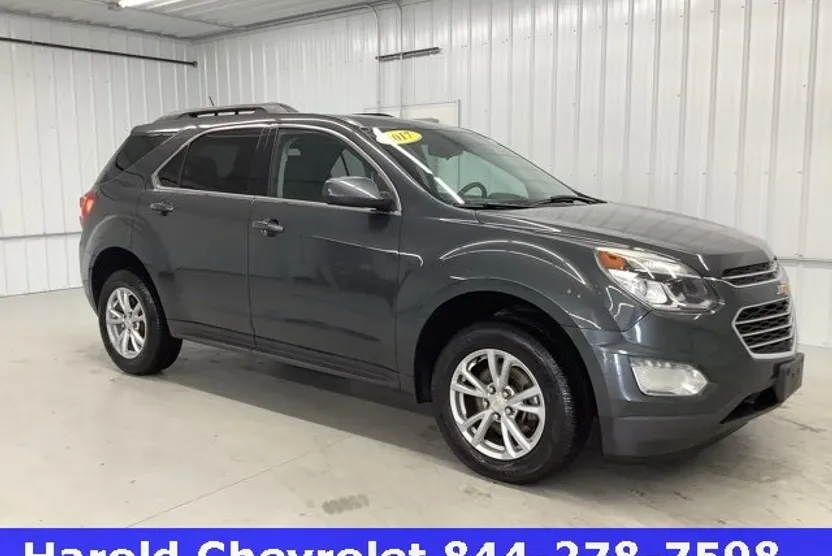 2017 Chevrolet Equinox LT photo 1