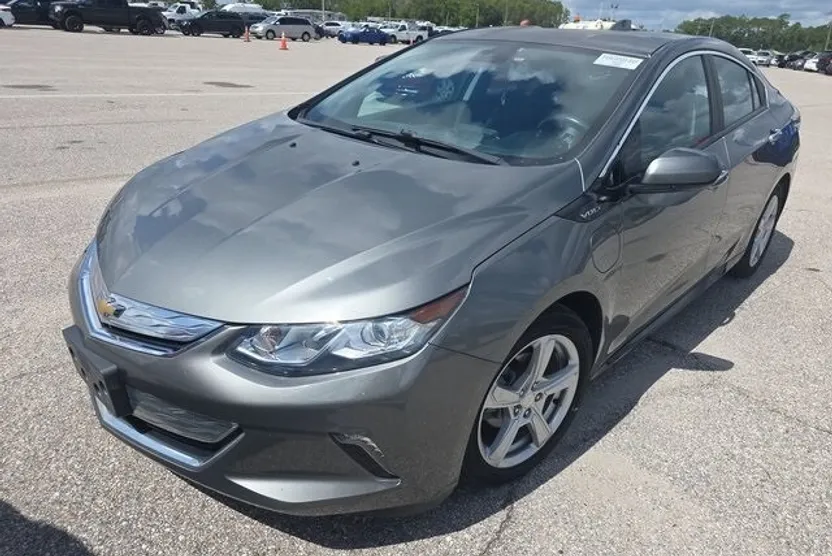 2017 Chevrolet Volt LT photo 1