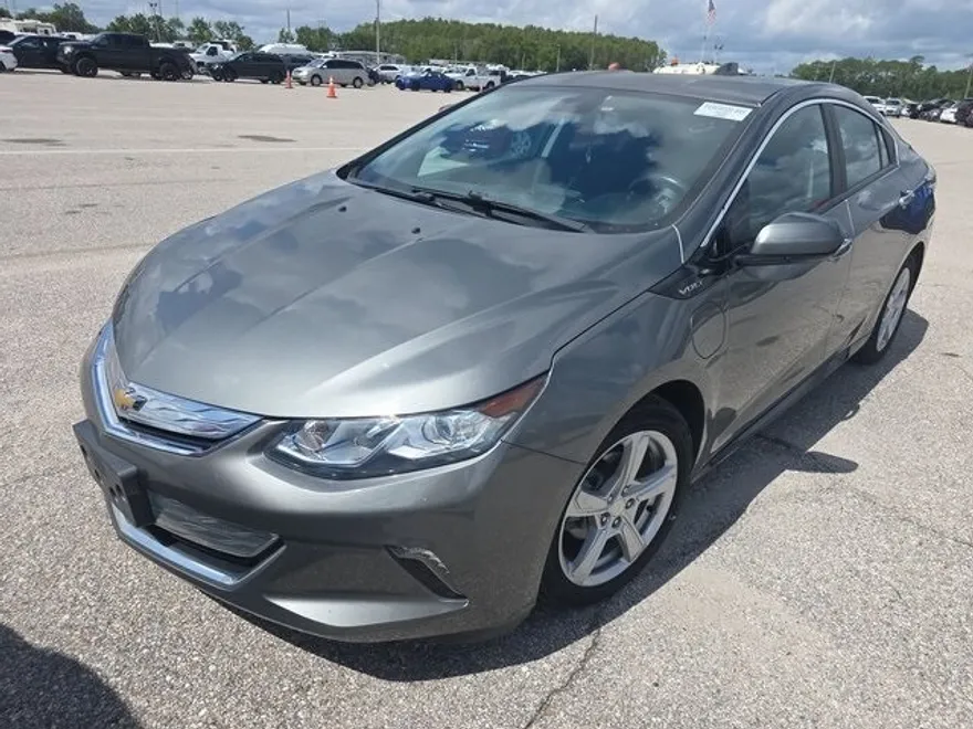 2017 Chevrolet Volt LT photo 1