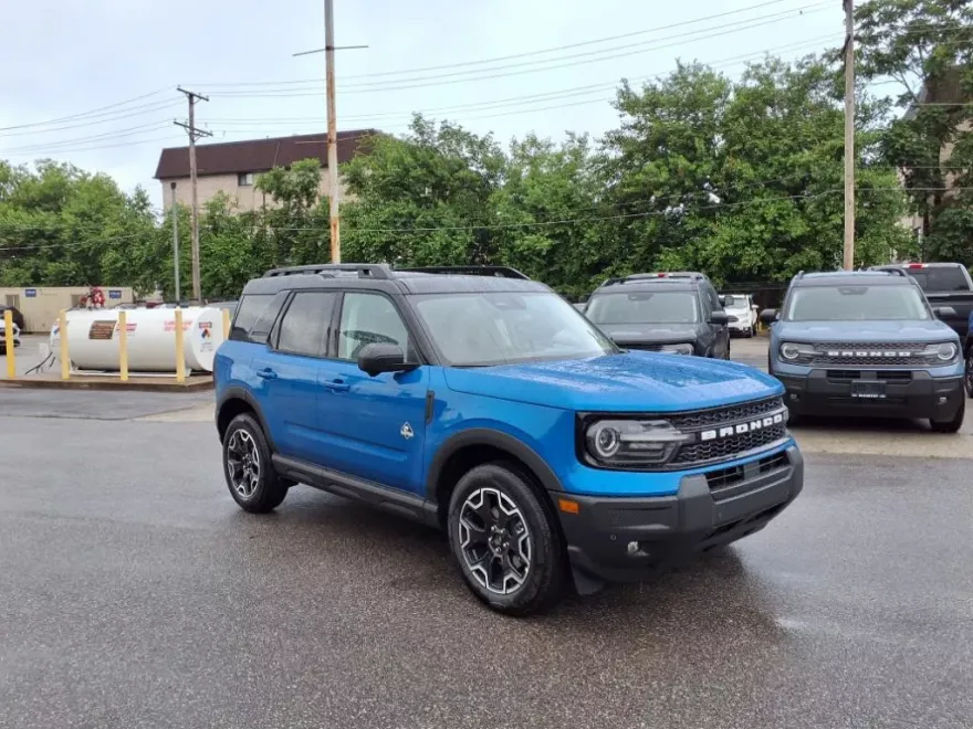 2025 Ford Bronco Sport Outer Banks photo 1