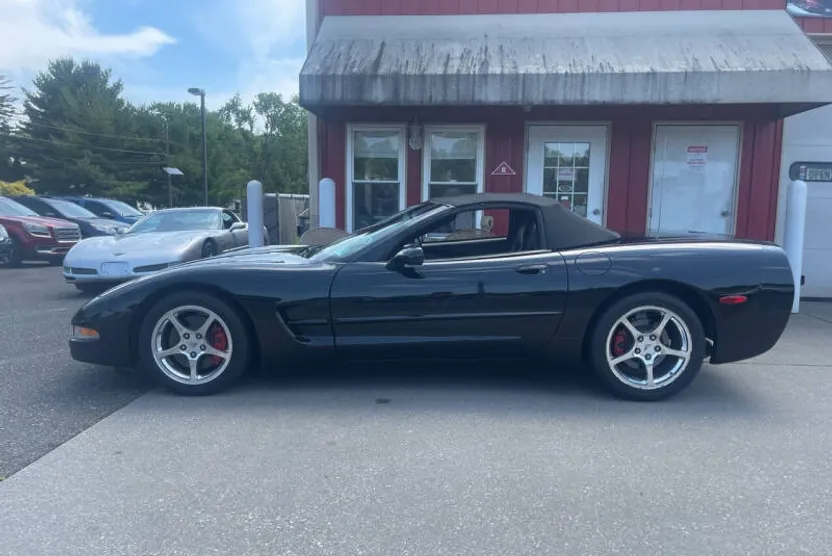 2004 Chevrolet Corvette photo 1