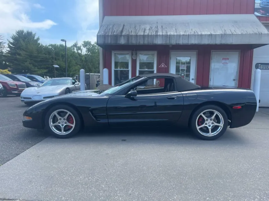 2004 Chevrolet Corvette photo 1