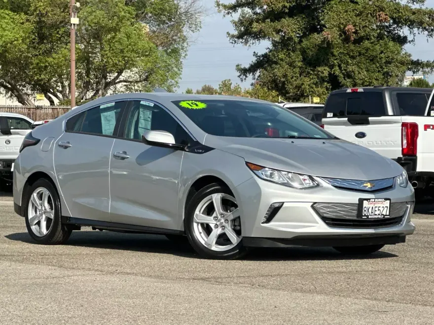 2019 Chevrolet Volt LT photo 1