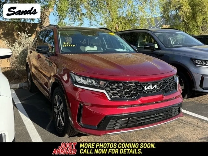 2023 Kia Sorento S photo 1