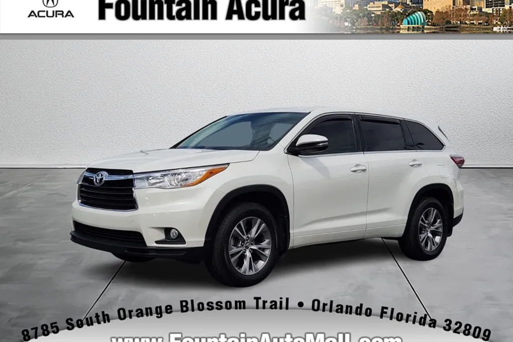 2016 Toyota Highlander LE Plus photo 1