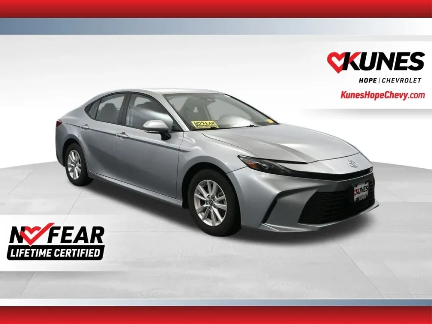 2025 Toyota Camry LE photo 1