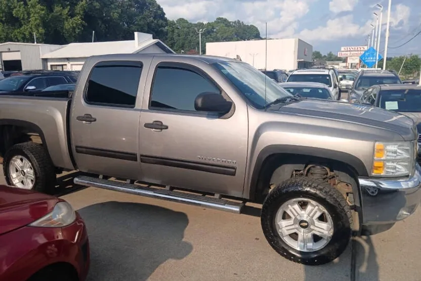 2012 Chevrolet Silverado 1500 LT photo 1