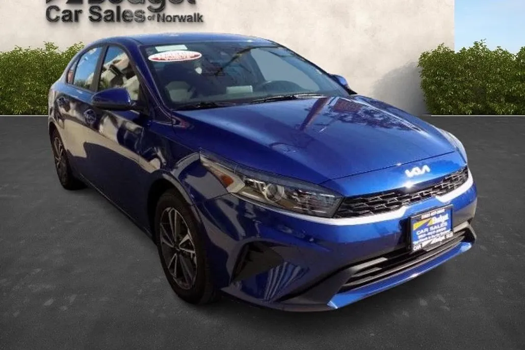 2024 Kia Forte LXS photo 1