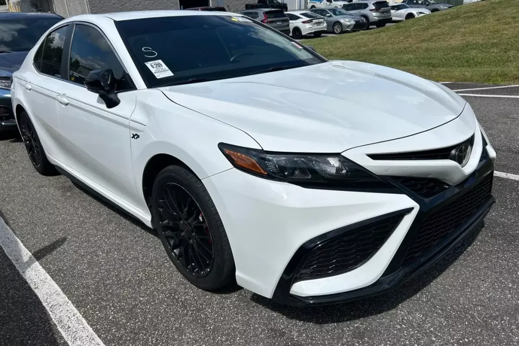 2023 Toyota Camry SE photo 1