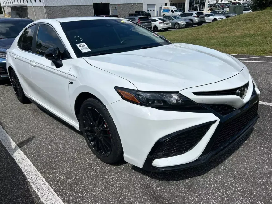 2023 Toyota Camry SE photo 1