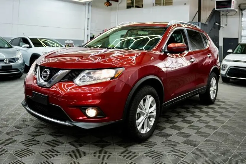 2016 Nissan Rogue SV photo 1