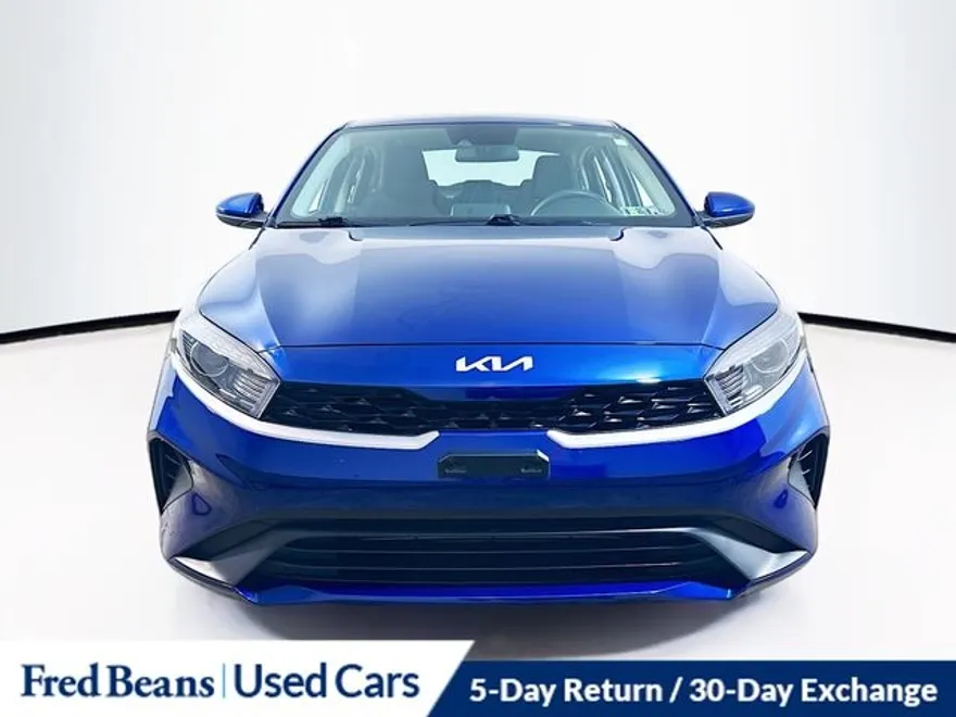 2023 Kia Forte LXS photo 1