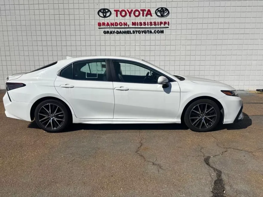 2023 Toyota Camry SE photo 1