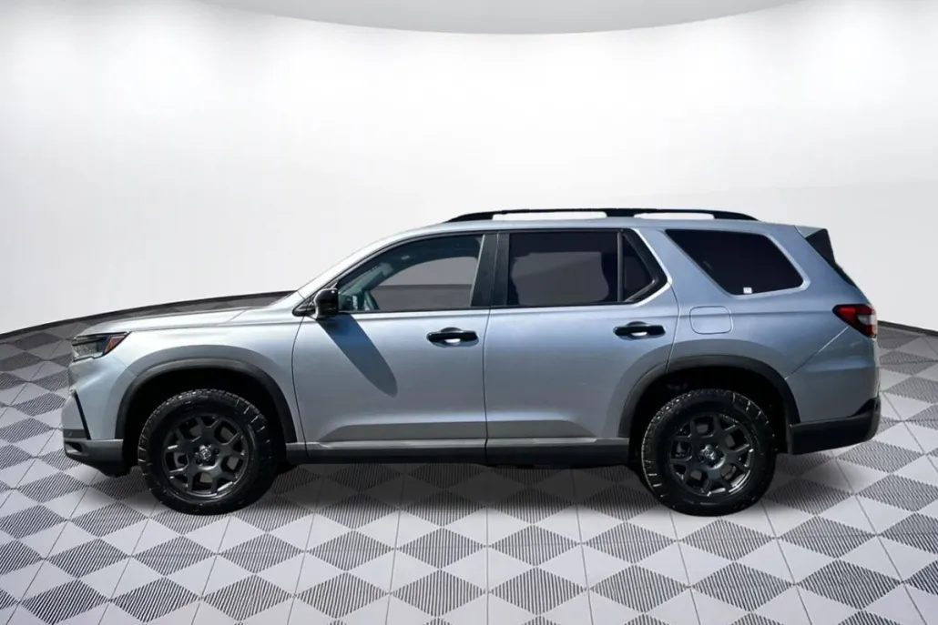 2025 Honda Pilot TrailSport photo 1