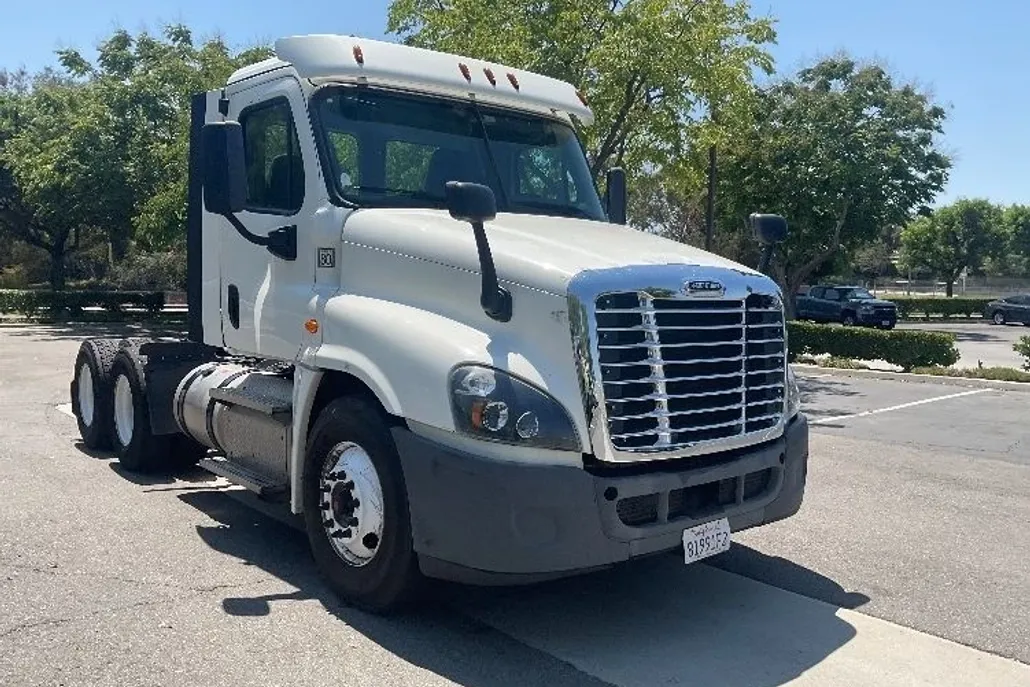 2018 Freightliner Cascadia 125" Sleeper Cab photo 1
