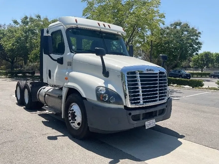 2018 Freightliner Cascadia 125" Sleeper Cab photo 1