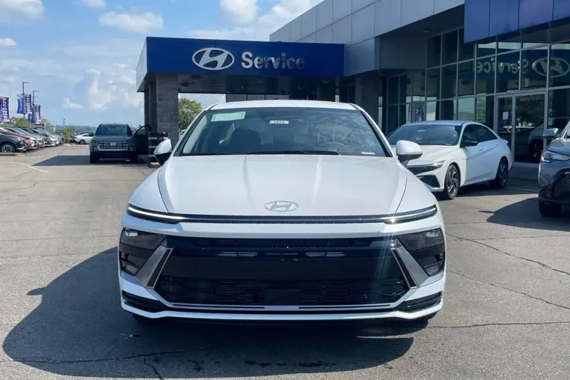 2026 Hyundai Sonata SEL Sport photo 1