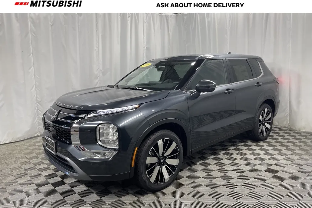 2025 Mitsubishi Outlander SE photo 1