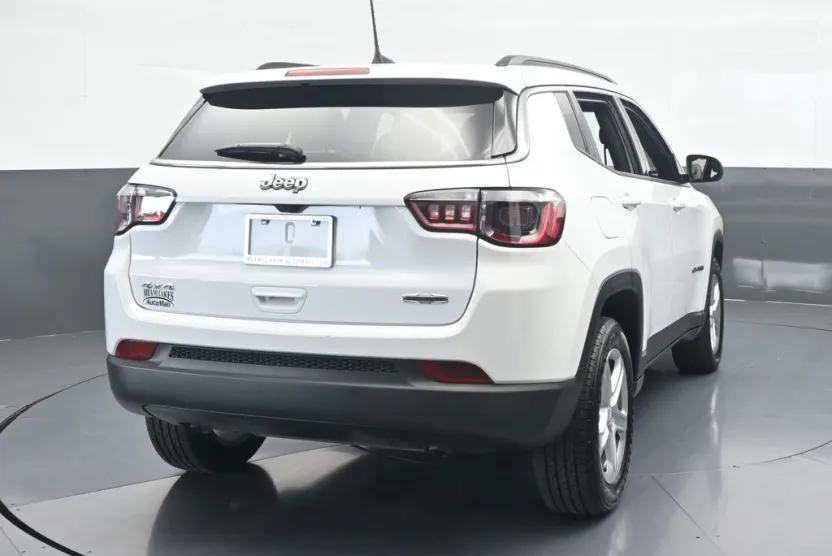 2023 Jeep Compass Latitude photo 1