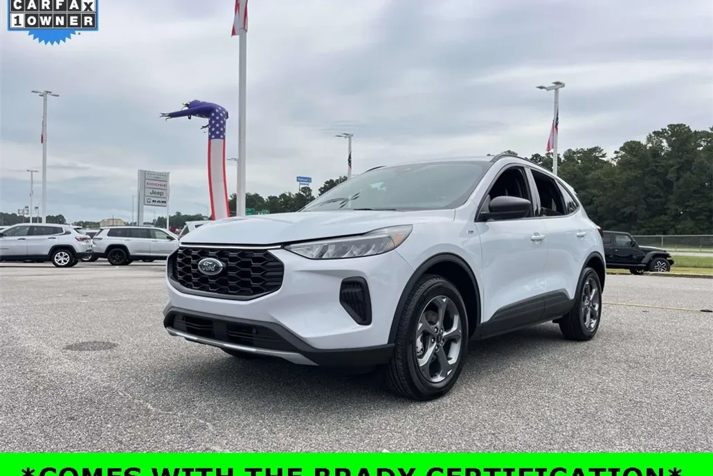 2025 Ford Escape ST-Line photo 1