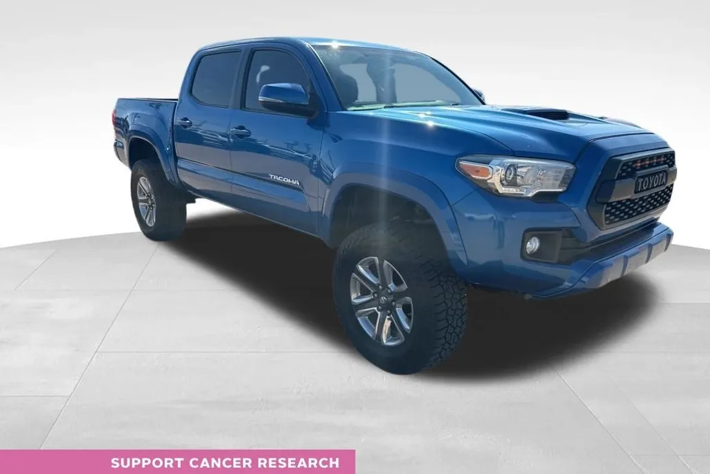 2016 Toyota Tacoma TRD Sport photo 1