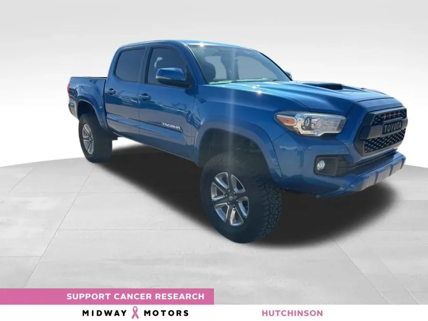 2016 Toyota Tacoma TRD Sport photo 1