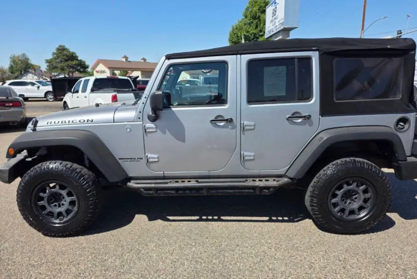 2014 Jeep Wrangler Unlimited Rubicon photo 1