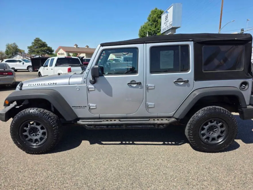 2014 Jeep Wrangler Unlimited Rubicon photo 1
