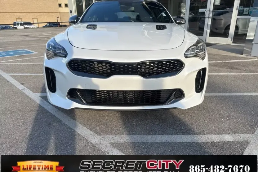 2022 Kia Stinger GT-Line photo 1