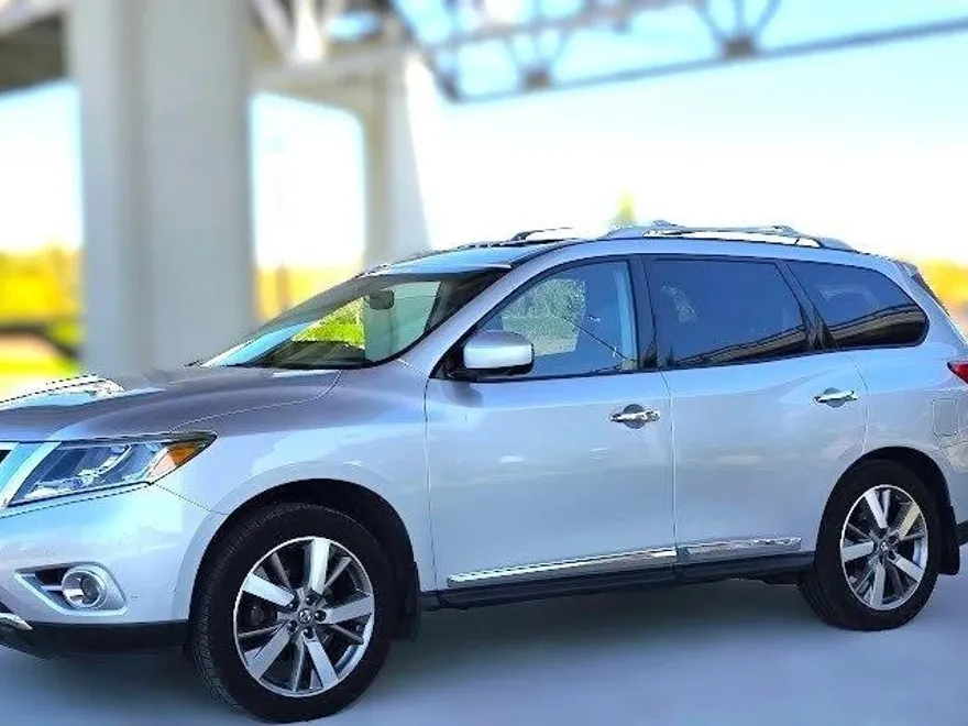 2014 Nissan Pathfinder Platinum photo 1