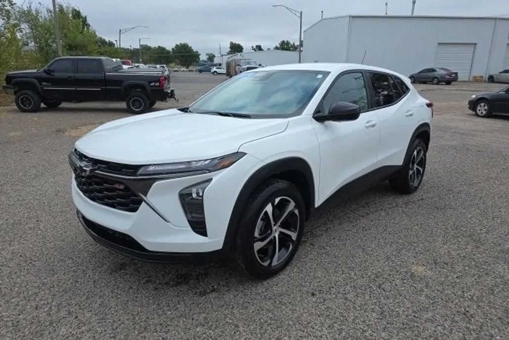 2024 Chevrolet Trax photo 1