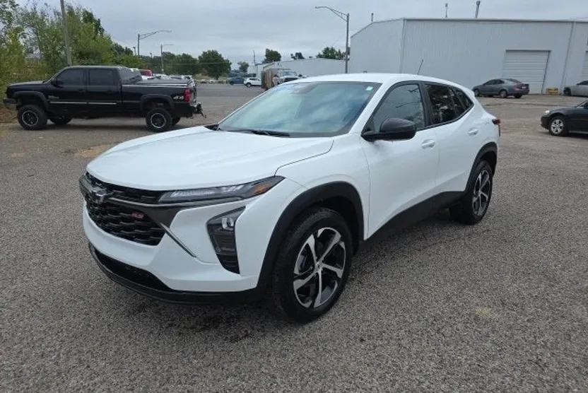 2024 Chevrolet Trax photo 1