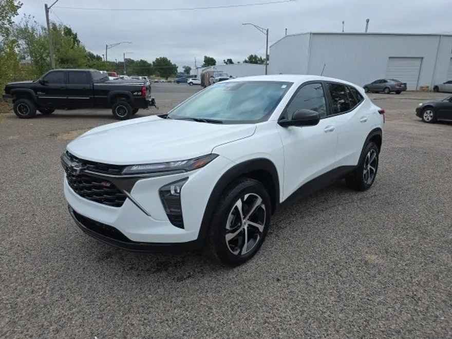 2024 Chevrolet Trax photo 1