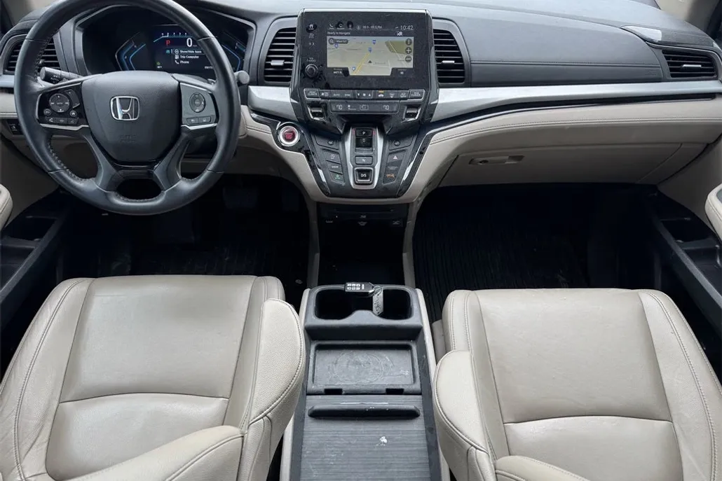 2022 Honda Odyssey Touring photo 1