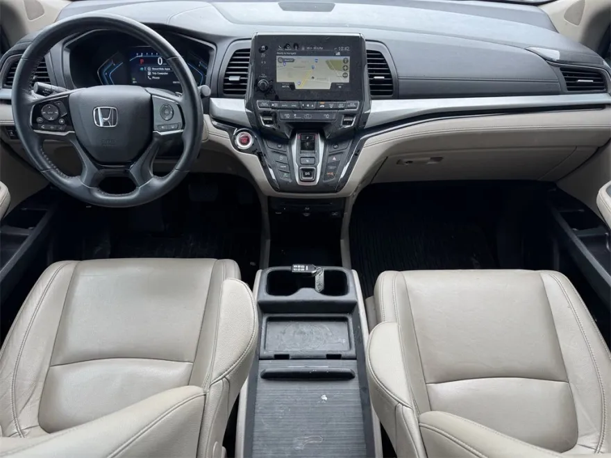 2022 Honda Odyssey Touring photo 1
