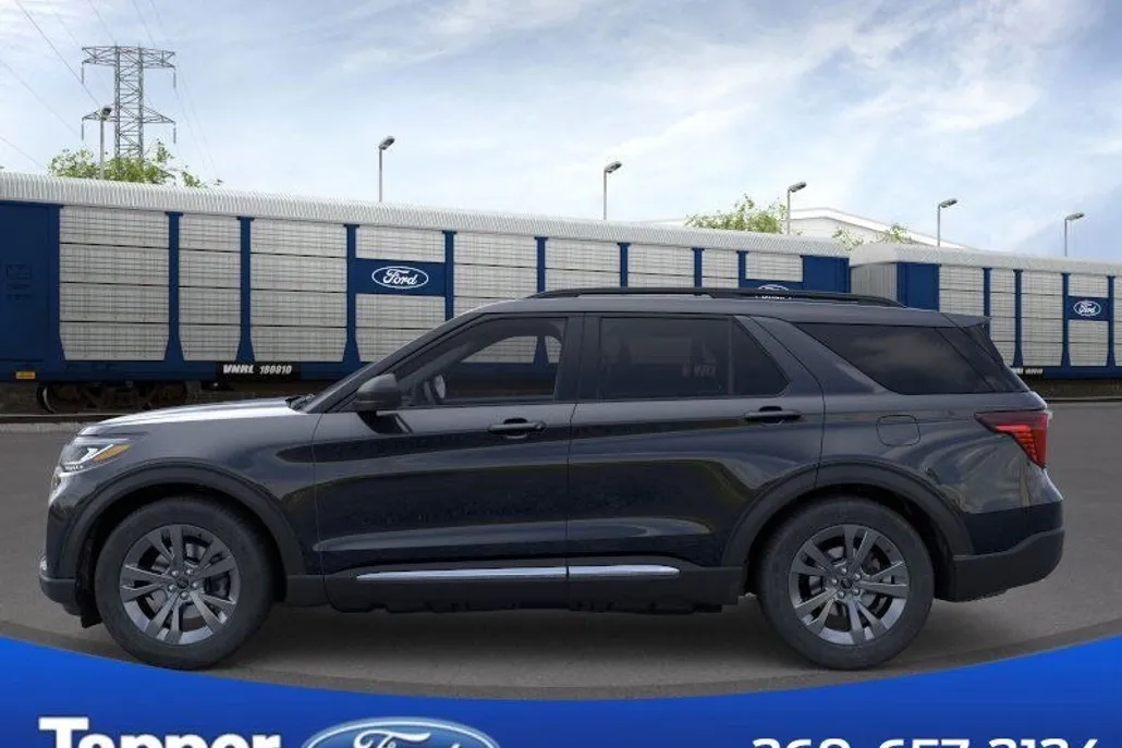 2025 Ford Explorer photo 1