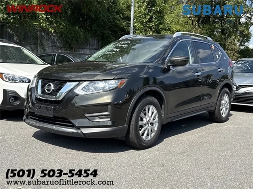 2017 Nissan Rogue SV photo 1