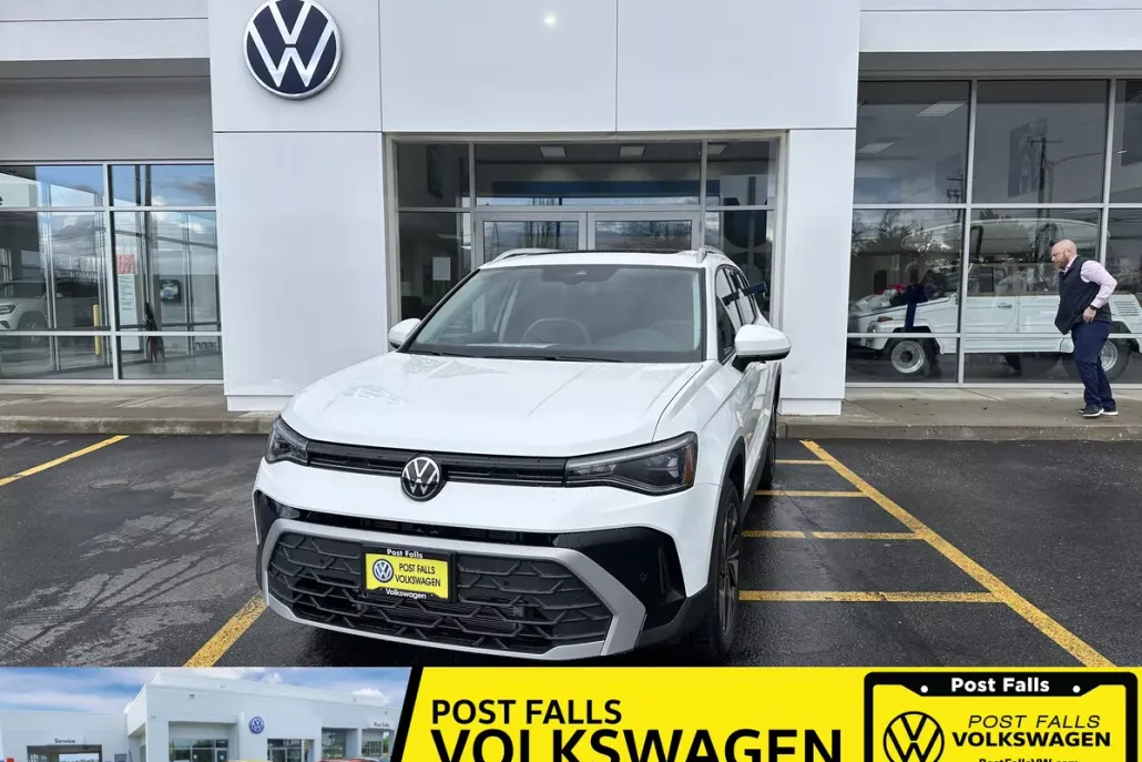 2025 Volkswagen Taos SE photo 1