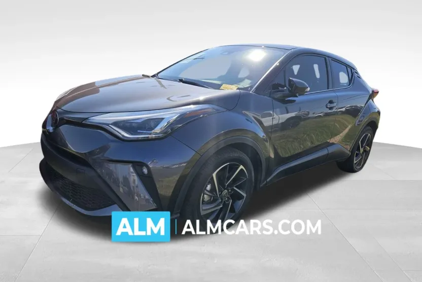 2022 Toyota C-HR XLE photo 1